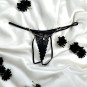 String noir en dentelle avec bijou et chaîne dorée