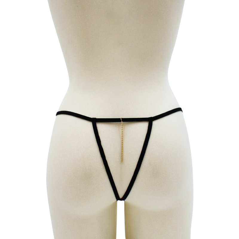 String noir en dentelle avec bijou et chaîne dorée