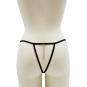 String noir en dentelle avec bijou et chaîne dorée