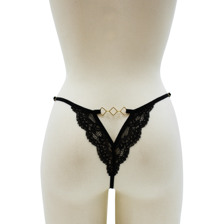 Tanga noir en dentelle avec bijou losanges dorés