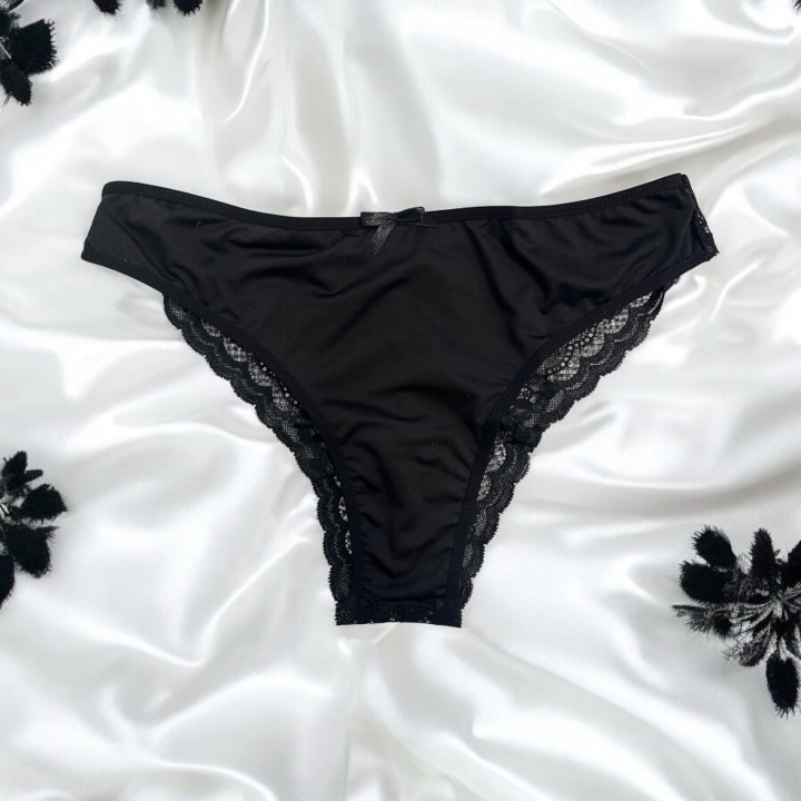 Culotte noire en dentelle avec nœud en satin