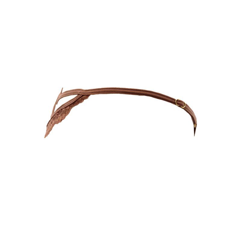 String taupe en dentelle avec bijou cœur doré