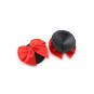 Paire de cache tétons adhésifs noir avec nœud papillon rouge