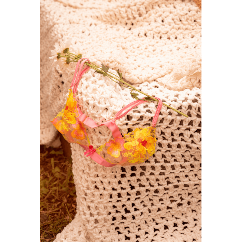 Ensemble lingerie rose et jaune en maille transparente brodée – Mapalé