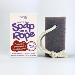 Friendly Soap přírodní mýdlo pačuli a santalové dřevo na šnůrce 125 g