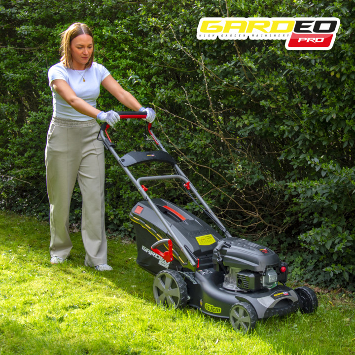 Tondeuse thermique autotractée 144.3cc - 46cm livrée avec 2 lames + mulching - Gardeo Pro