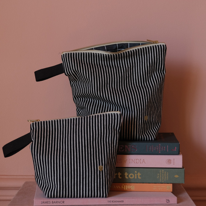Kulturtasche Basile Caviar S 18 X 22 X 8
