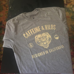 T-shirt Homme gris CALI TEE | CAFFEINE and KILOS — Gris · Taille S