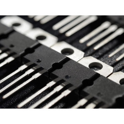 REGULATEUR DE TENSION 12V - 1A