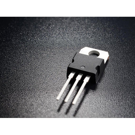 REGULATEUR DE TENSION 15V - 1A