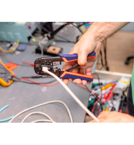 PINCE A SERTIR PROFESSIONNELLE POUR CONNECTEUR MODULAIRE 8P8C (RJ45) -