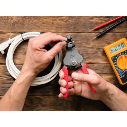 PINCE À DÉNUDER/COUPER AVEC RÉGLAGE AUTOMATIQUE