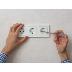 Tournevis testeur avec indication par lampe néon